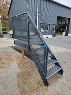 Stalen trap met bordes antraciet. Hoog 1,0 mtr. Nob170, Doe-het-zelf en Verbouw, Ladders en Trappen, Ophalen, Zo goed als nieuw