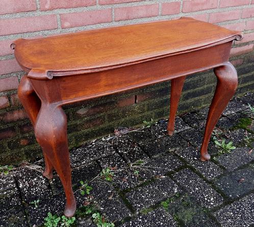 Bijzettafeltje met een lengte van 68,5 cm x 53 cm. hoog., Antiek en Kunst, Curiosa en Brocante, Ophalen of Verzenden