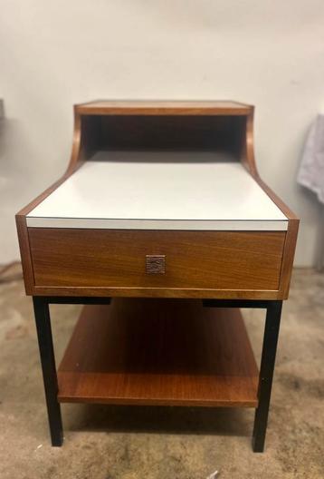 Vintage nachtkastje/telefoontafel/gangtafel beschikbaar voor biedingen