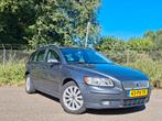 Volvo V50 2.4 140PK Momentum/ Trekhaak/ Supernetjes !!, Auto's, Stof, 74 €/maand, Origineel Nederlands, Stationwagon