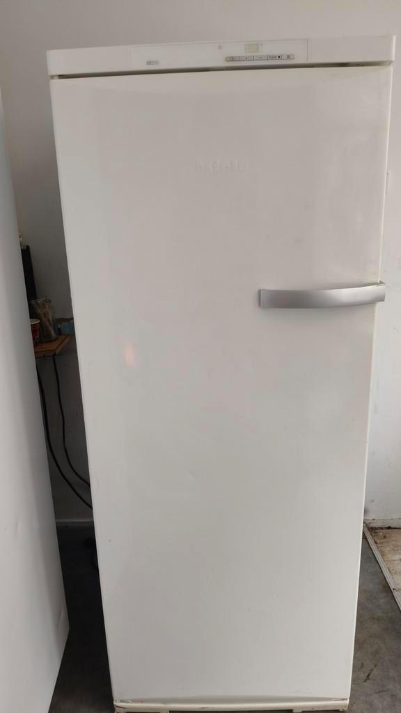 Miele vriezer
Miele F 4693 S – Vriezer (Freezer), Witgoed en Apparatuur, Koelkasten en IJskasten, 200 liter of meer, Ophalen