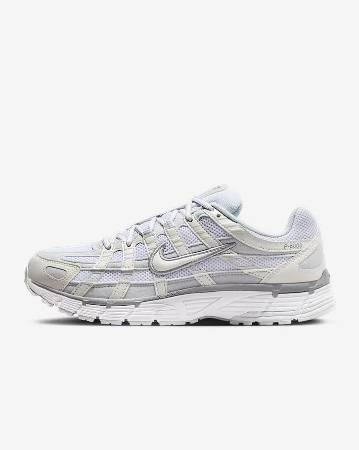 Nike P-6000 ‘Summit White Pure Platinum’ - maat 44, Kleding | Heren, Schoenen, Nieuw, Sneakers of Gympen, Wit, Ophalen of Verzenden