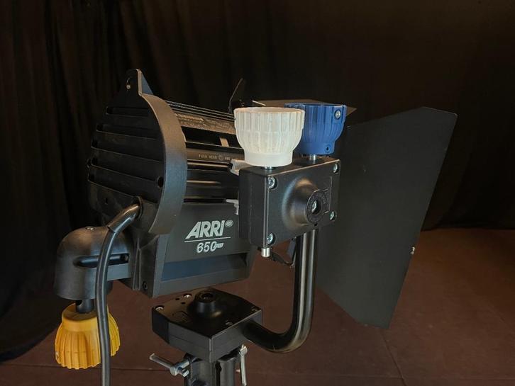 ARRI 650 Plus (met Yoke) - fresnel TV-spot (20 stuks), Muziek en Instrumenten, Licht en Laser, Gebruikt, Licht, Ophalen of Verzenden