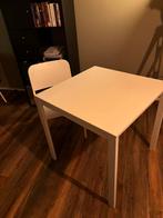 Kleine keuken of bureau tafel. Met 2 mooie stoelen…, Huis en Inrichting, Bureaus, Ophalen of Verzenden, Zo goed als nieuw