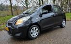 Toyota Yaris 1.0 VVTi Acces 5 Deurs ! Dealer onderhouden !, Voorwielaandrijving, Gebruikt, 750 kg, Zwart