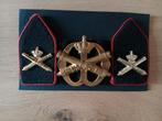 Kraagspiegels en baretembleem : Veld Artillerie, Verzamelen, Ophalen of Verzenden, Landmacht, Nederland, Embleem of Badge