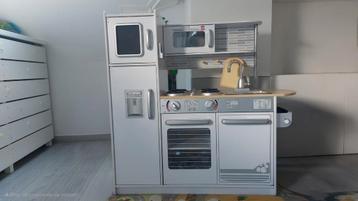 Kidscraft Speelkeuken met veel accessoires beschikbaar voor biedingen