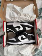 Nike Dunk Low Panda - Zwart/Wit, Kleding | Dames, Schoenen, Ophalen of Verzenden, Zo goed als nieuw, Zwart, Sneakers of Gympen