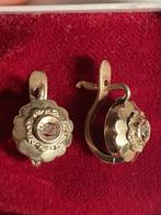 Antieke 10 karaat gouden oorbellen met roosdiamant, Ophalen of Verzenden, Goud