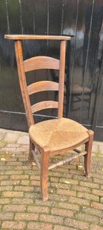 Antieke houten stoel met rieten zitting, Huis en Inrichting, Stoelen, Riet of Rotan, Gebruikt, Bruin, Eén