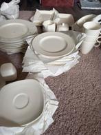 Compleet Servies New Linnen - Borden, Kommen, Kopjes & Meer!, Huis en Inrichting, Ophalen, Gebruikt, Effen, Porselein