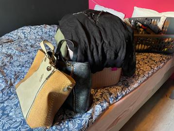 Dames kleding beschikbaar voor biedingen