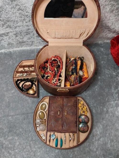 Mooi lot sieraden 😁, Sieraden, Tassen en Uiterlijk, Beautycases, Zo goed als nieuw, Overige kleuren, Ophalen of Verzenden
