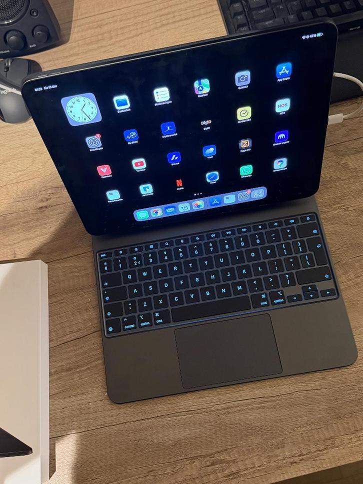 iPad Pro 13” 2024 – 256GB Wi‑Fi + Cellular + Magic Keyboard, Computers en Software, Apple iPads, Zo goed als nieuw, Apple iPad