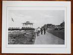 Oude foto Katwijk aan Zee: Boulevard ( Autobussen ) reprint, Verzamelen, Foto's en Prenten, Ophalen of Verzenden, Voor 1940, Zo goed als nieuw