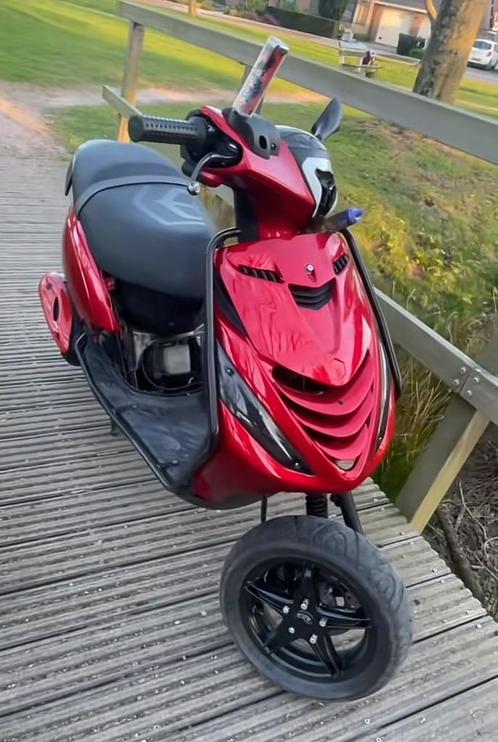 4t 50cc, Fietsen en Brommers, Snorfietsen en Snorscooters, Zo goed als nieuw, Piaggio, Benzine, Ophalen of Verzenden