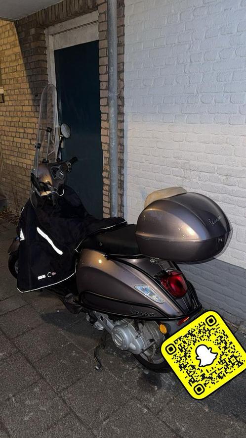 Vespa primavera full option met topkoffer, Fietsen en Brommers, Scooters | SYM, Zo goed als nieuw, Overige modellen, Maximaal 45 km/u