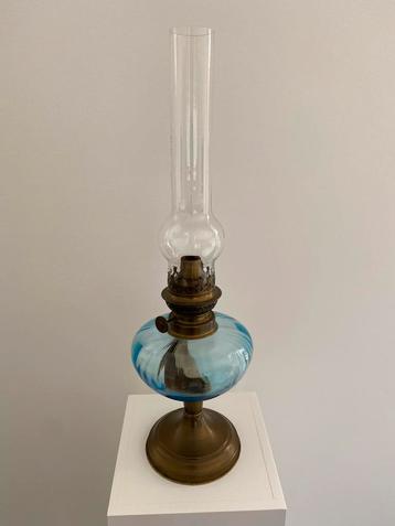 Schitterende franse antieke lamp blauw glas messing voet. beschikbaar voor biedingen