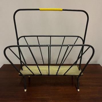 TOTALE LEEGVERKOOP Fifties vintage krantenrek geperforeerd  beschikbaar voor biedingen