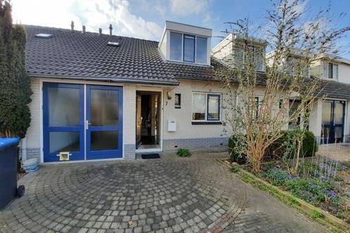 Per direct te huur 5 kamer woning Wisch in Emmeloord, Huizen en Kamers, Huizen te huur, Flevoland, Appartement, Direct bij eigenaar