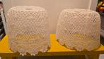 2 gehaakte lampenkapjes (creme), Huis en Inrichting, Lampen | Lampenkappen, Ophalen of Verzenden, Zo goed als nieuw, Rond, Minder dan 25 cm