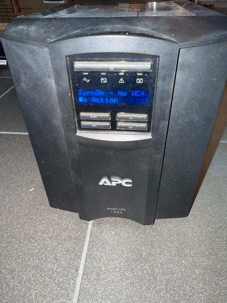 APC Smart-UPS 1500, Computers en Software, Noodvoedingen (UPS), Gebruikt, Ophalen