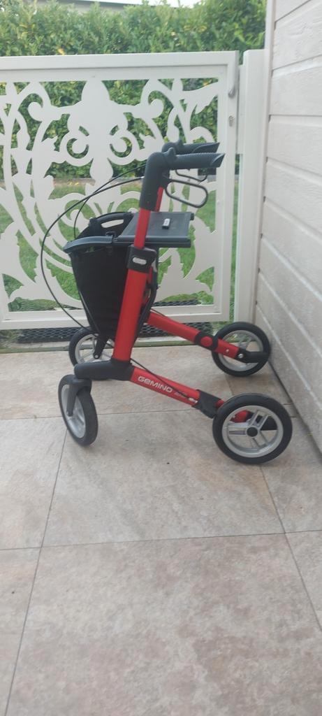 Gemino  comfort nog 1  in rood en rugsteu rollator, Diversen, Rollators, Zo goed als nieuw, Lichtgewicht, Ophalen of Verzenden