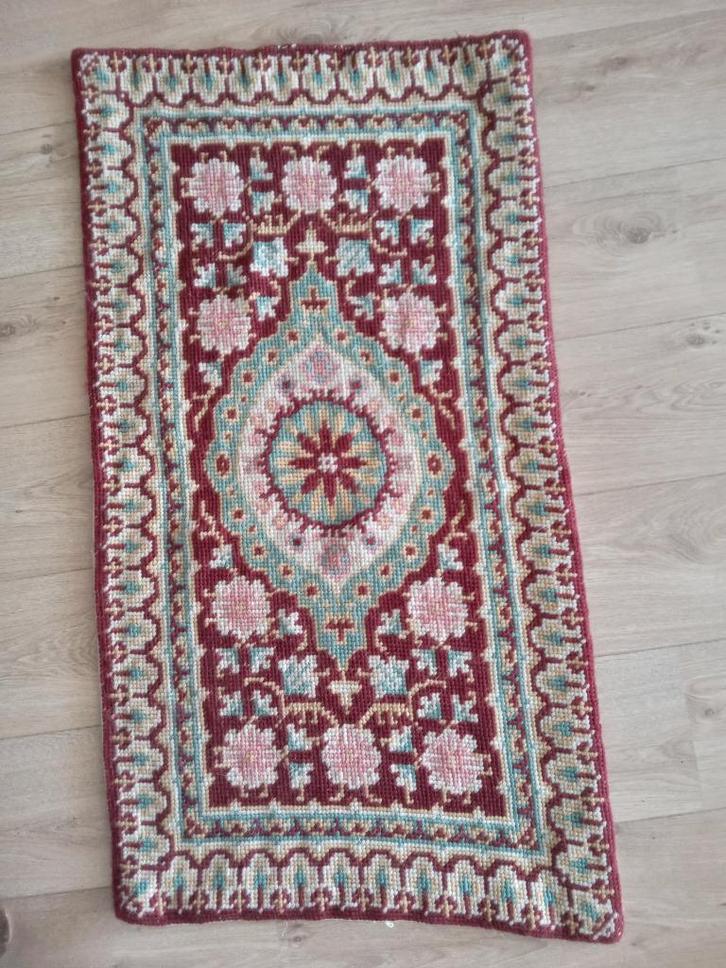 Handgeborduurd wollen kleed, Huis en Inrichting, Stoffering | Tapijten en Kleden, Gebruikt, 50 tot 100 cm, 100 tot 150 cm, Rechthoekig