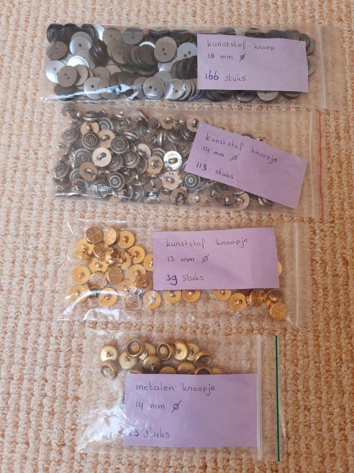 4 verschillende setjes knopen/knoopjes, Hobby en Vrije tijd, Naaien en Fournituren, Nieuw, Knoop of Knopen, Ophalen of Verzenden