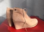 Nieuwe originele Esprit suède sleehak laarsjes beige maat 37, Kleding | Dames, Schoenen, Beige, Lage of Enkellaarzen, Nieuw, Ophalen of Verzenden