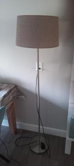 Vloerlamp met zandkleur/ taupe lampenkap, Ophalen of Verzenden, Zo goed als nieuw