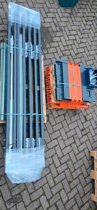 Draagarmstelling lichte uitvoering. Partij van 7 staanders., Huis en Inrichting, Kasten | Stellingkasten, Zo goed als nieuw, Ophalen