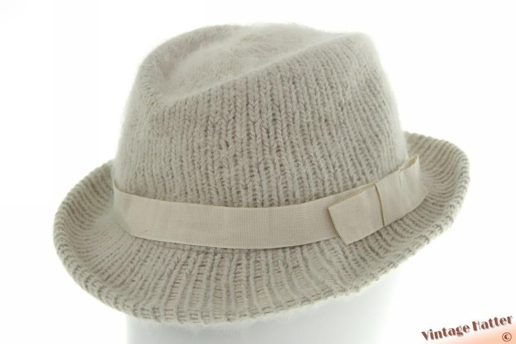 Vintage Dameshoed licht grijs angora wol mix 56-57, Ophalen of Verzenden, Gedragen, 56 of 57 cm (M, 7 of 7⅛ inch), Hoed