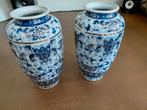 Twee Chinese Porseleine Vazen met Gouden Accenten IZGST!, Antiek en Kunst, Ophalen