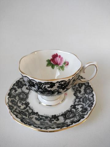 Zeldzame Royal Albert bone China theekop en schotel beschikbaar voor biedingen