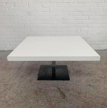 Tafel mooie Vintage Artifort wit formica salontafel jaren 60 beschikbaar voor biedingen