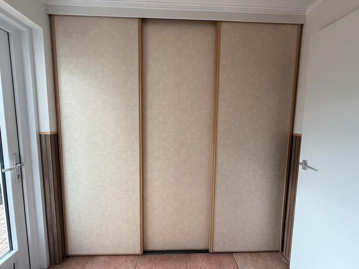 Gebruikte inbouwkast, Huis en Inrichting, Kasten | Kledingkasten, Gebruikt, 200 cm of meer, 200 cm of meer, 50 tot 75 cm, Met deur(en)