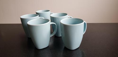 Vijf lichtblauwe ikea koffie of thee mokken voor 2,50 totaal, Huis en Inrichting, Keuken | Servies, Zo goed als nieuw, Kop(pen) en/of Schotel(s)