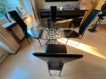 Eettafel beschikbaar voor biedingen