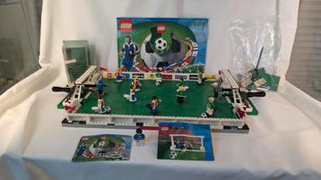 Lego voetbalstadion 3409 en voetbalset: 3401 en 3413  beschikbaar voor biedingen