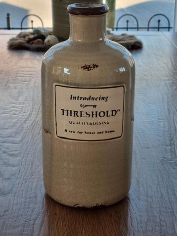 Treshold beige vaas kruik beschikbaar voor biedingen
