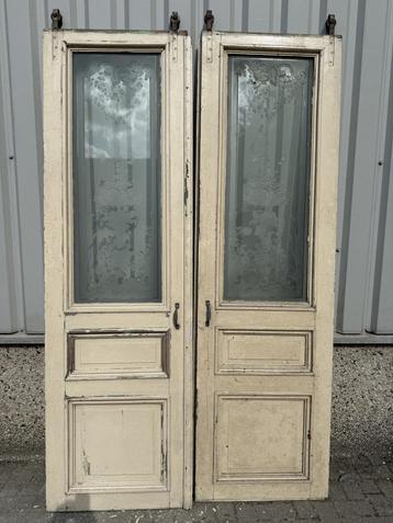 Prachtige antieke schuifdeuren met geetst glas beschikbaar voor biedingen