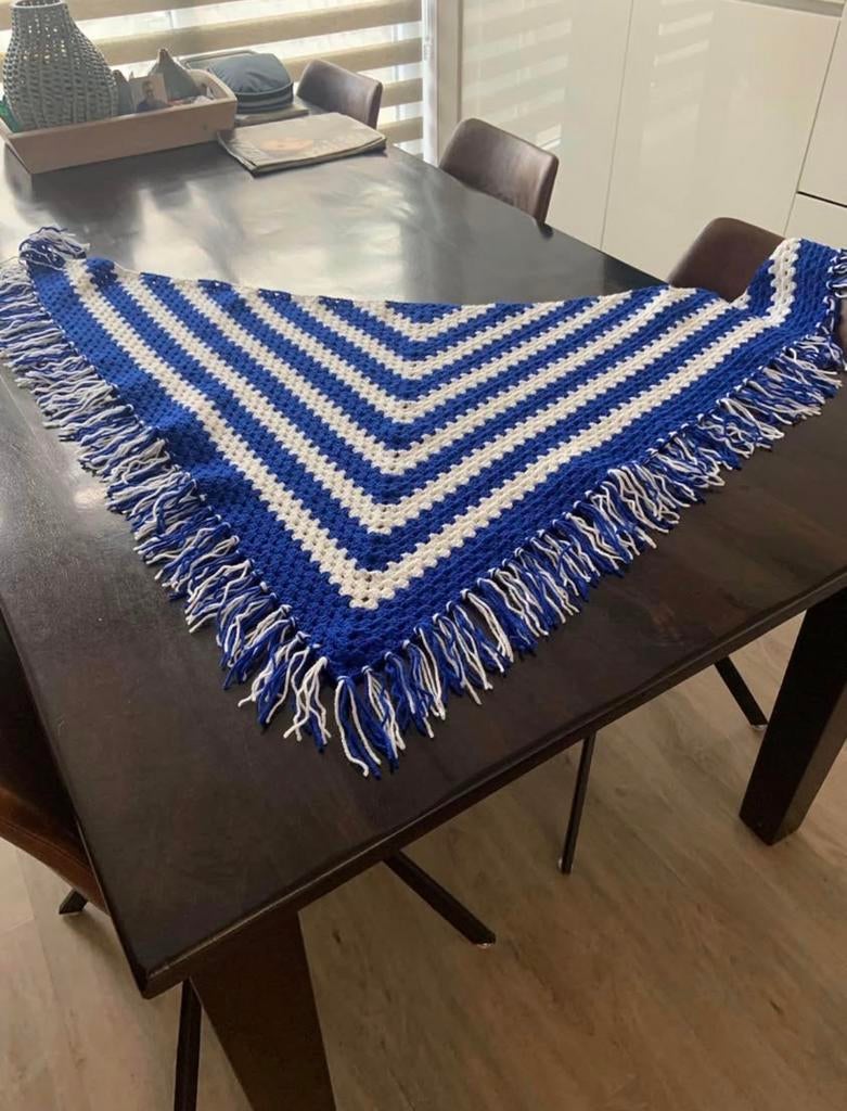 Blauw witte stola - perfect voor Zandhazendorp!, Kleding | Dames, Ophalen of Verzenden, Zo goed als nieuw