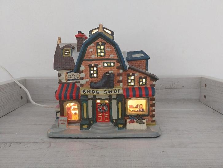 Dickensville schoenenwinkel voor kerstdorp, Diversen, Kerst, Zo goed als nieuw, Ophalen of Verzenden