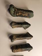 Bodemvondst bronzen/koperen  voetjes grape kookpot, Ophalen of Verzenden