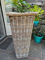 Hoge rieten plantenbak., Tuin en Terras, Bloembakken en Plantenbakken, Ophalen, Zo goed als nieuw, Rond, Minder dan 60 cm
