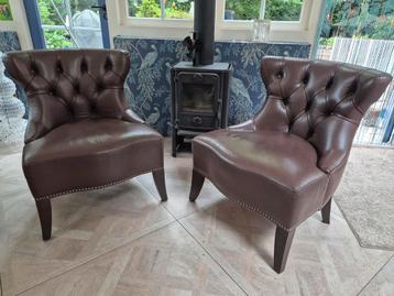 Drie leren fauteuils, moderne Chesterfield stijl beschikbaar voor biedingen