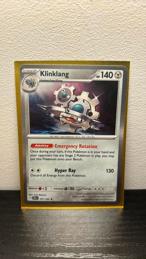 Klinklang 101/142 holo pokemon kaart Stellar Crown, Hobby en Vrije tijd, Verzamelkaartspellen | Pokémon, Zo goed als nieuw, Boosterbox
