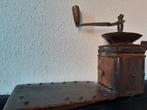 Oude koffiemolen op lang plateau,,,apart (tafel)model, Ophalen of Verzenden