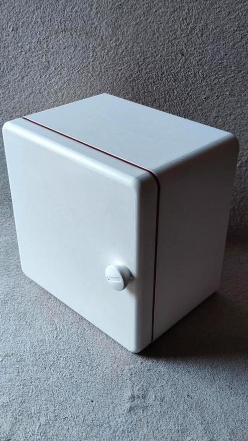 Ikea TRYGGHET medicijnkastje, hangkastje met kinderslot, Huis en Inrichting, Slaapkamer | Nachtkastjes, Zo goed als nieuw, Minder dan 45 cm
